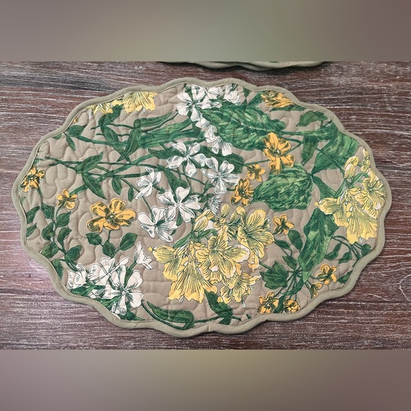 SET OF 5 APRIL CORNELL QUILTED FLORAL PLACEMATS - Picture 1 of 4